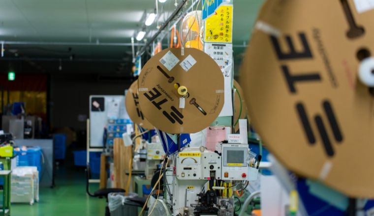 現場でのOJT研修(先輩のサポート)